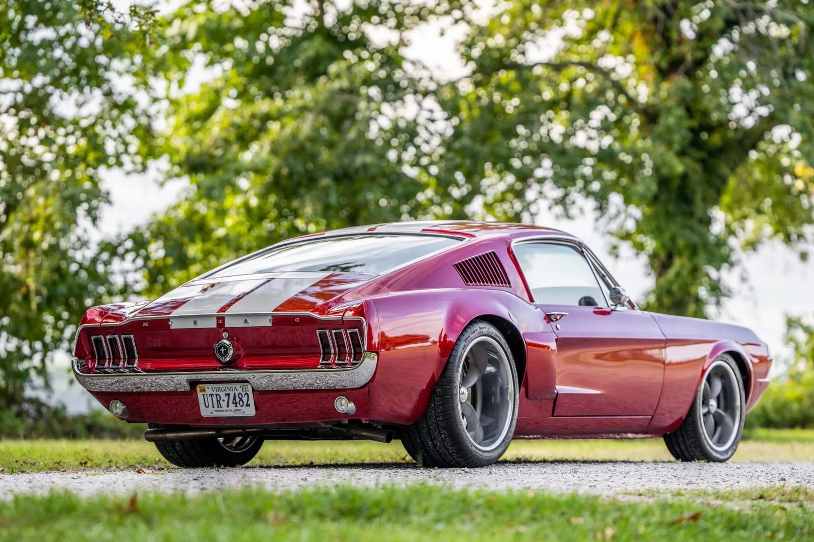 One-of-a-Kind 1967 Ford Mustang Looks Like an Aston Martin V8 Vantage / Ford GT Love Child - autoevolution