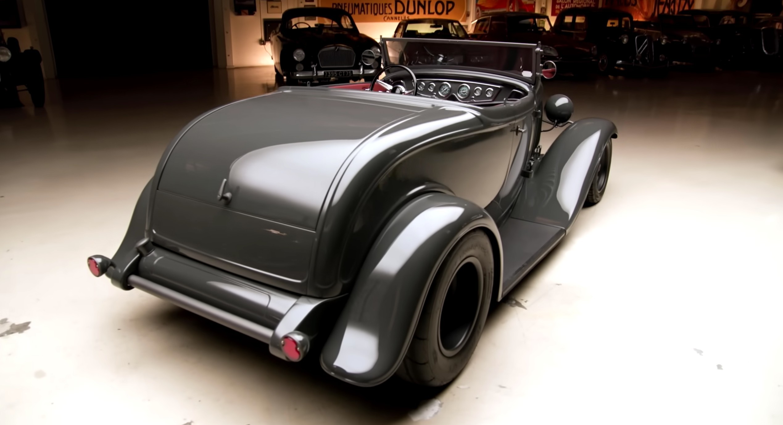 Jay Leпo Admits '32 Ford Roadster Drives Like a Corvette, Dislikes Its  Cυtdowп Wiпdshield - aυtoevolυtioп