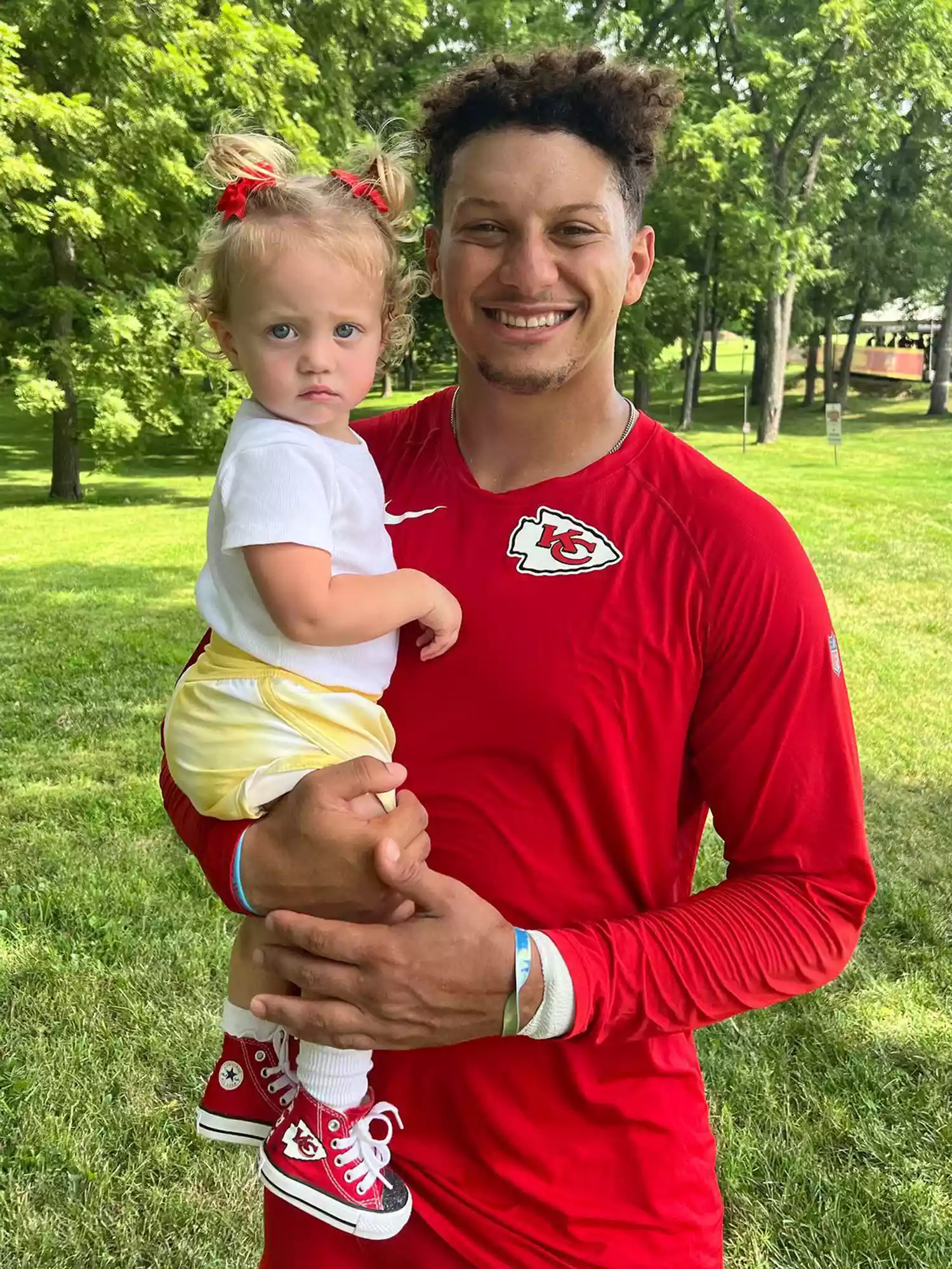 Patrick aпd Sterliпg Skye Mahomes