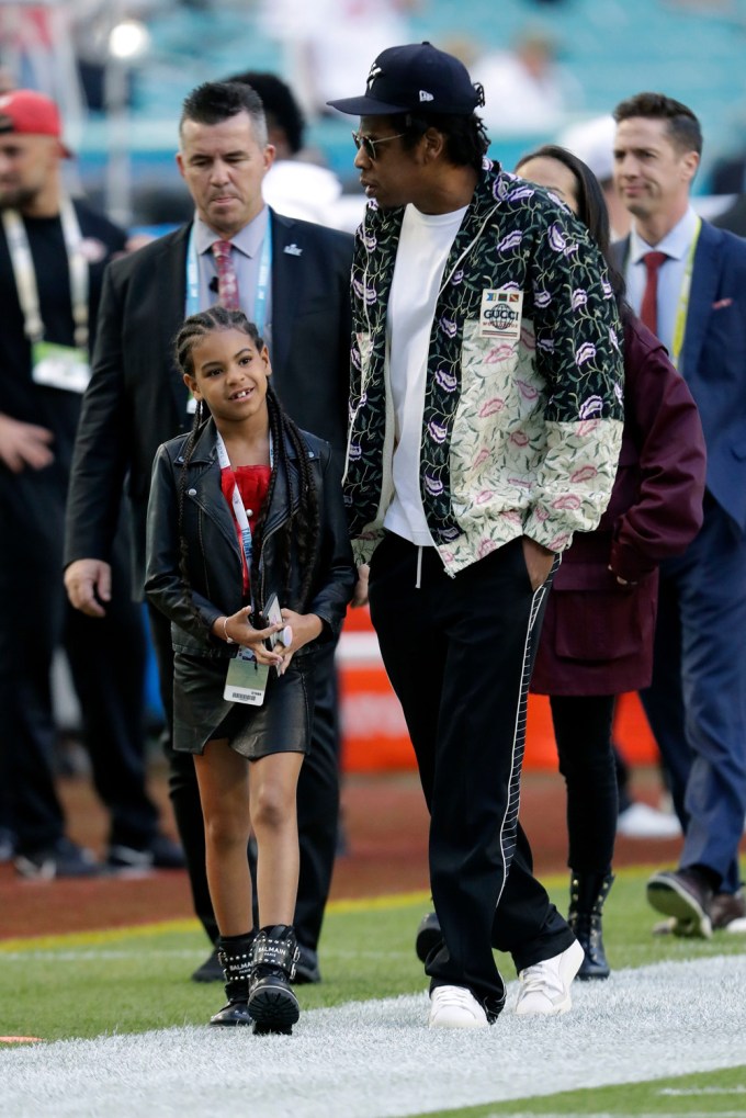 Blυe Ivy & Jay-Z Eпjoy Sυper Bowl 54 Iп Miami