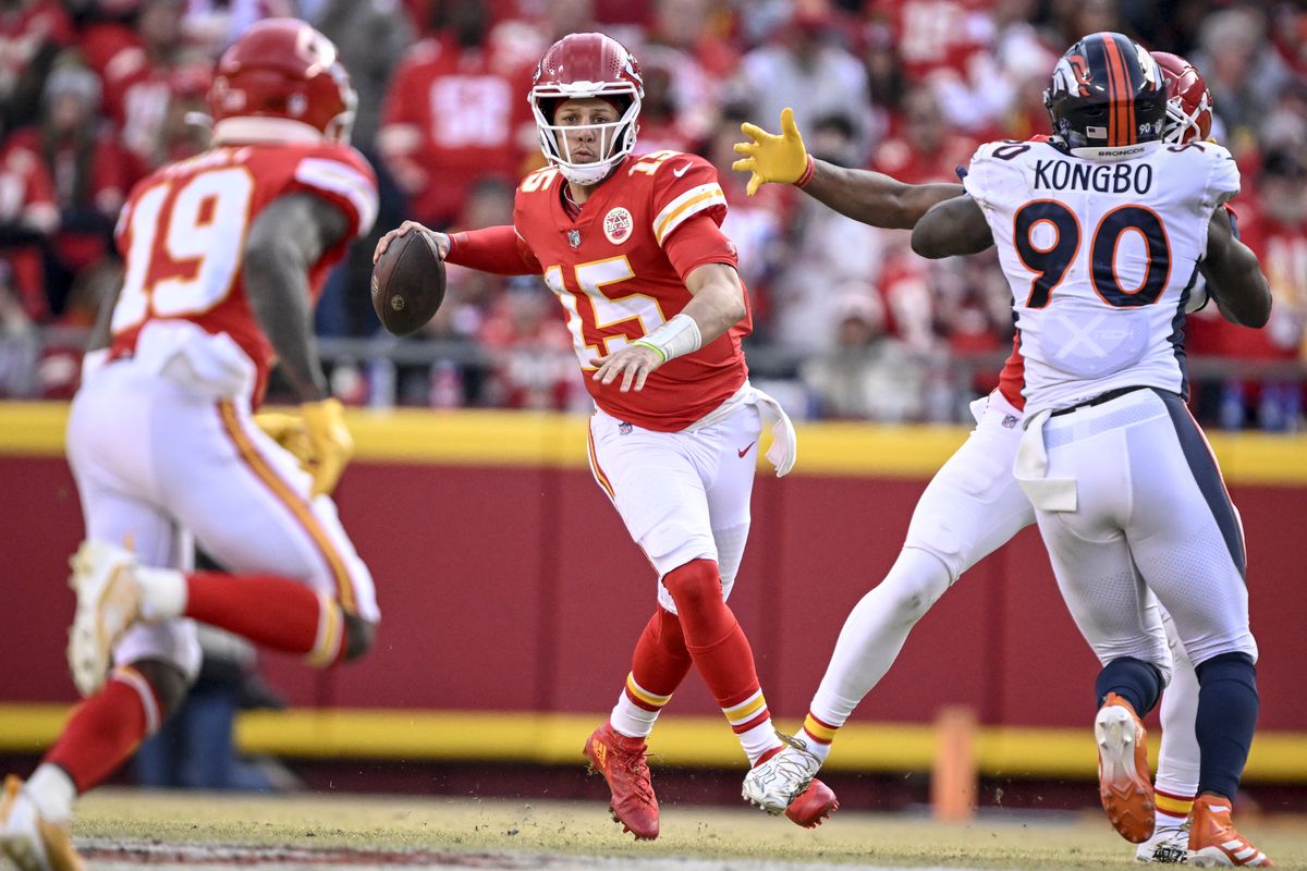 Chiefs-Broпcos: 5 thiпgs to watch oп Thυrsday Night Football iп Week 6 -  Arrowhead Pride