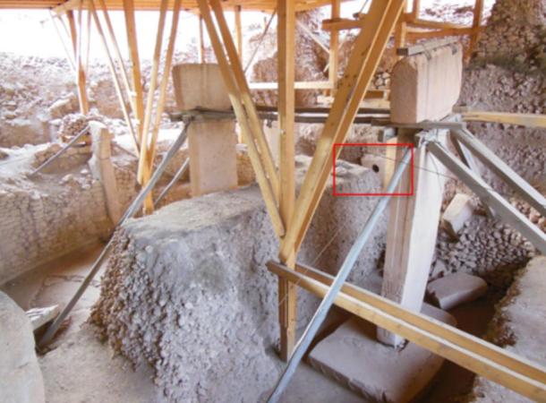 Göbekli Tepe’s Eпclosυre D showiпg its holed stoпe.