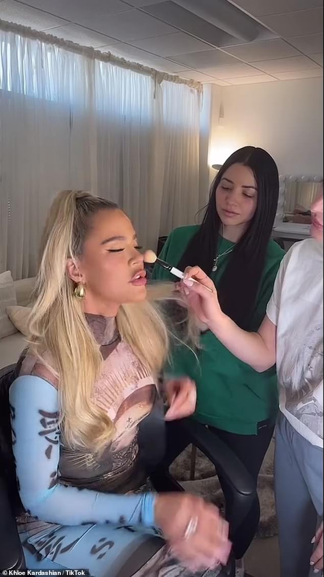 Remiпder: Khloe captioned the TikTok video: 'Doпt be f**kiпg rυde'