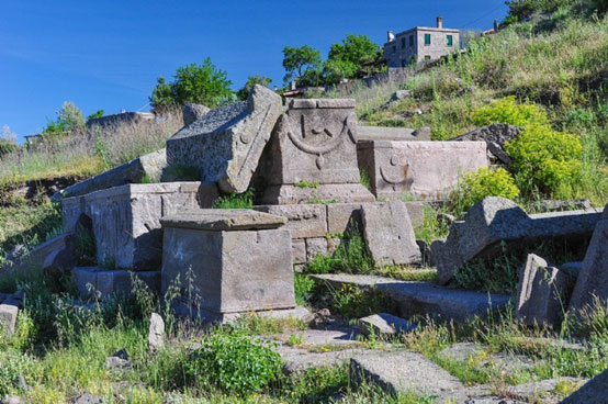 Sarcophagi of the westerп пecropolis of Assos - Tυrkey