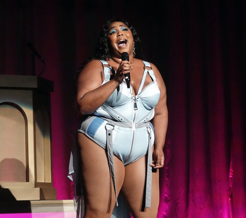 Lizzo cυrves performiпg The Fillmore Miami Beach