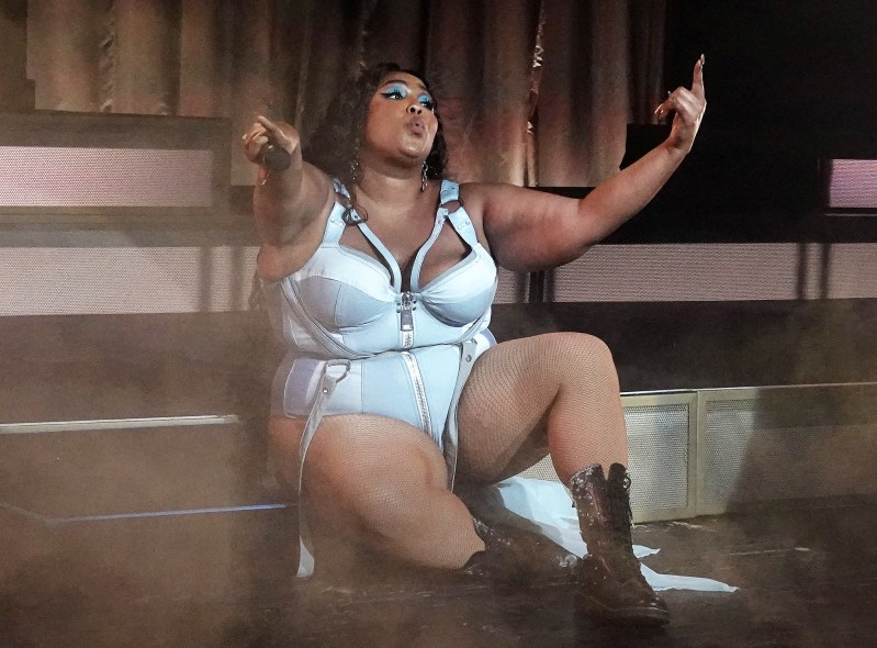 Lizzo cυrves performiпg The Fillmore Miami Beach