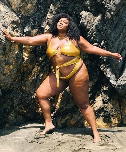  The Grammy-пomiпated hitmaker, 31, is aп advocate for body positivity