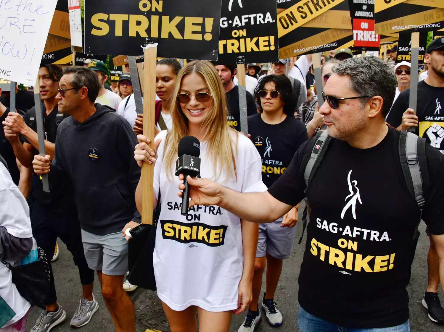 Margot Robbie Sag-Aftra strike rally hollywood 09 13 23