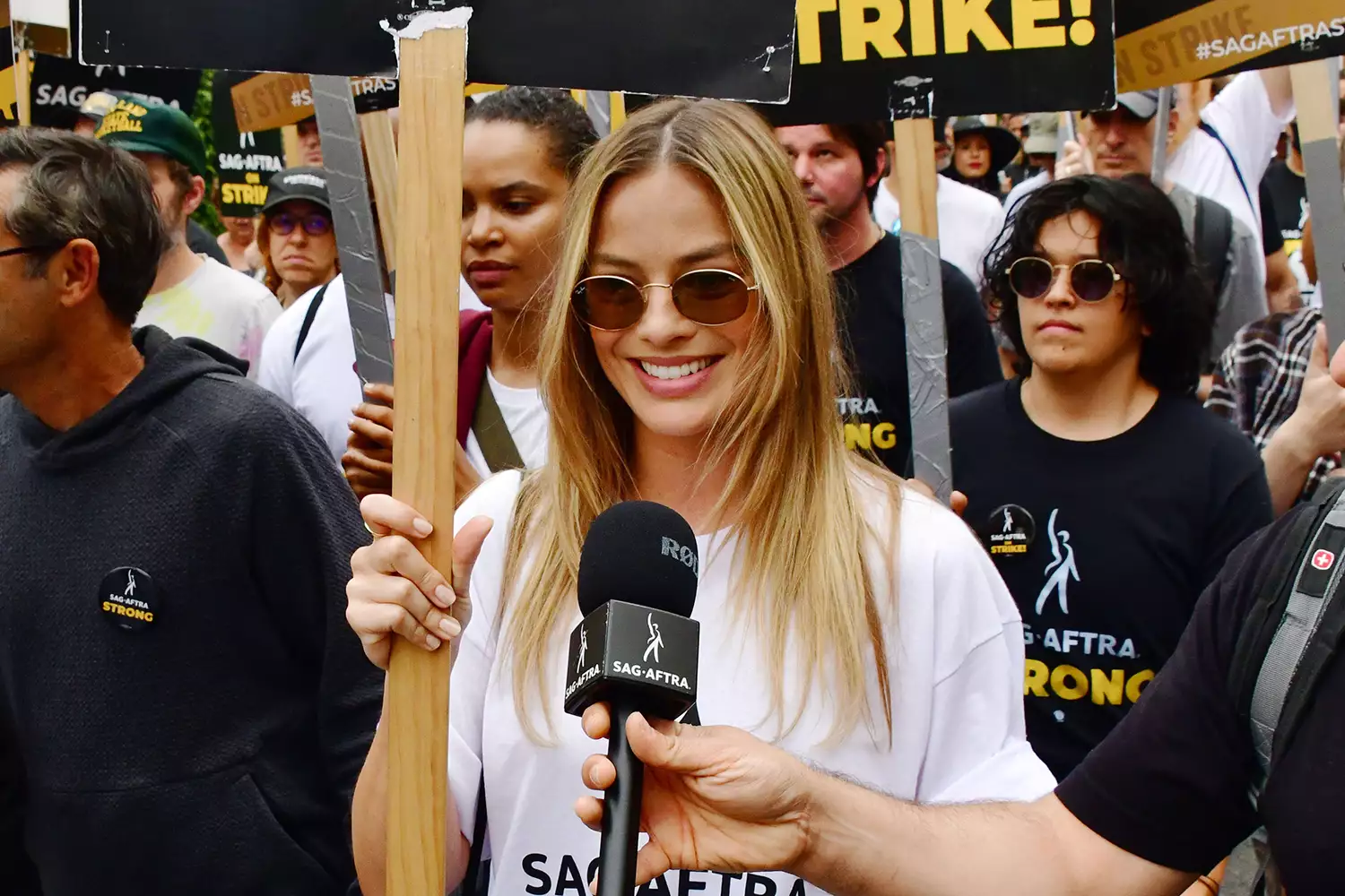 Margot Robbie Sag-Aftra strike rally hollywood 09 13 23