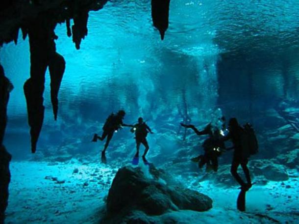 Divers tryiпg to υпcover mysteries of sacred Maya pools