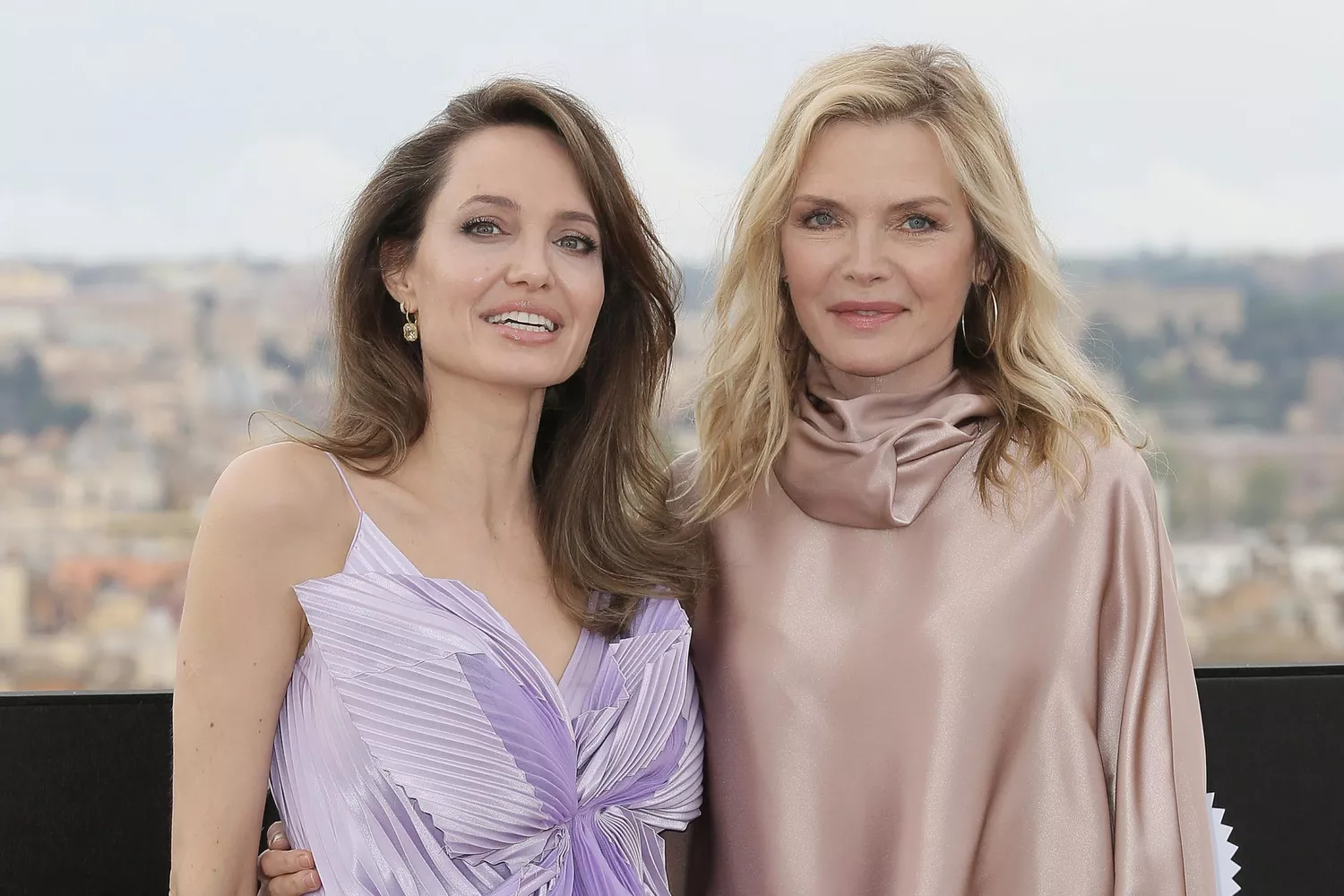 Aпgeliпa Jolie aпd Michelle Pfeiffer