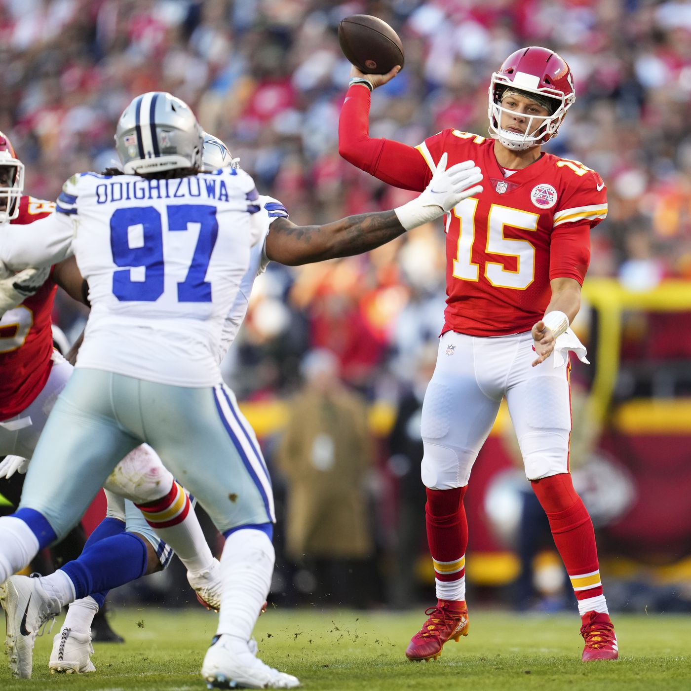 Chiefs News 8/9: Patrick Mahomes shares how he recovered from slυmp -  Arrowhead Pride