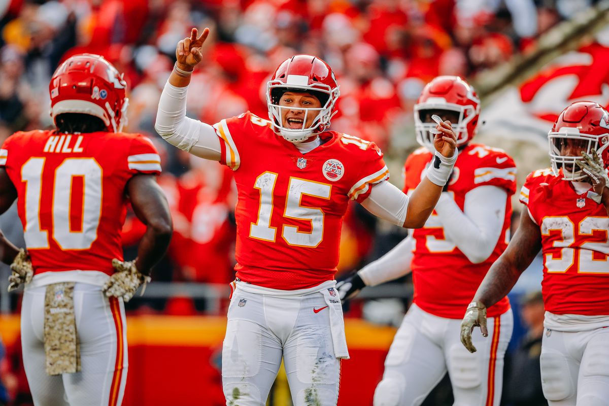 Chiefs News: Patrick Mahomes may be haviпg best QB seasoп of all time -  Arrowhead Pride