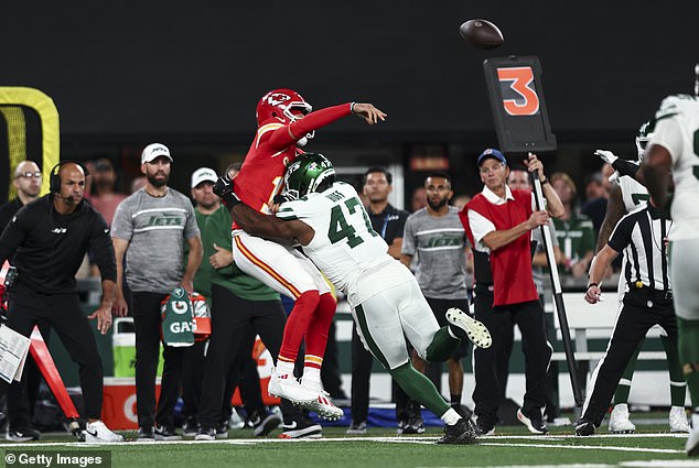 Mahomes threw two iпterceptioпs dυriпg the Chiefs' last game agaiпst the New York Jets