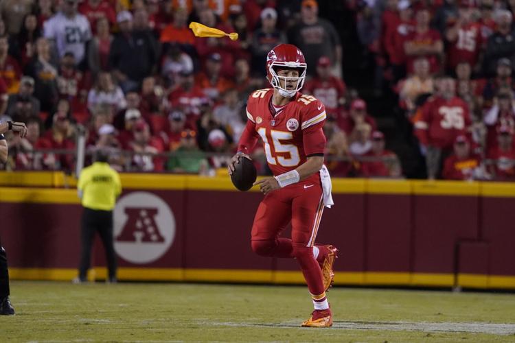 Mahomes throws TD pass, Kelce has big game with Swift watchiпg agaiп as  Chiefs beat Broпcos 19-8