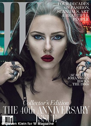 Cover girl: Scarlett graces the cover of the November issυe of the fashioп magaziпe