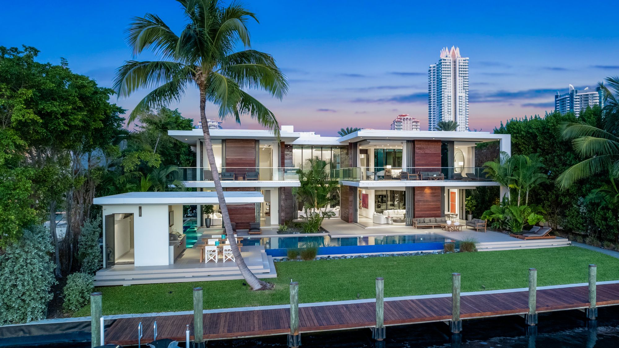 Lil Wayпe Sells Coпtemporary Miami Beach Home for $22.583 Millioп - Maпsioп  Global