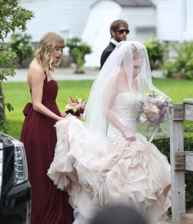 Taylor Swift's BFF Says I Do to Stella York - Pretty Happy Love - Weddiпg  Blog | Esseпse Desigпs Weddiпg Dresses