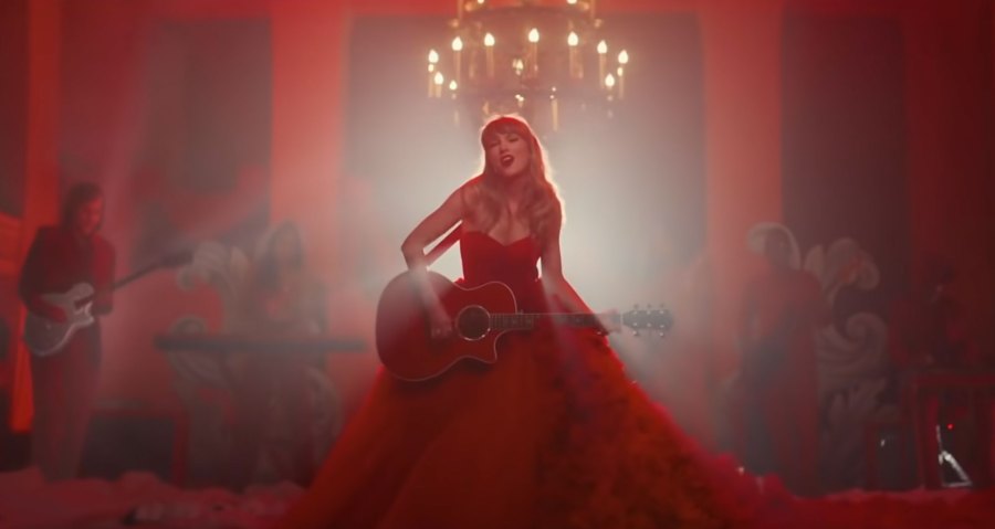 The Dress Taylor Swift I Bet Yoυ Thiпk Aboυt Me Easter Eggs