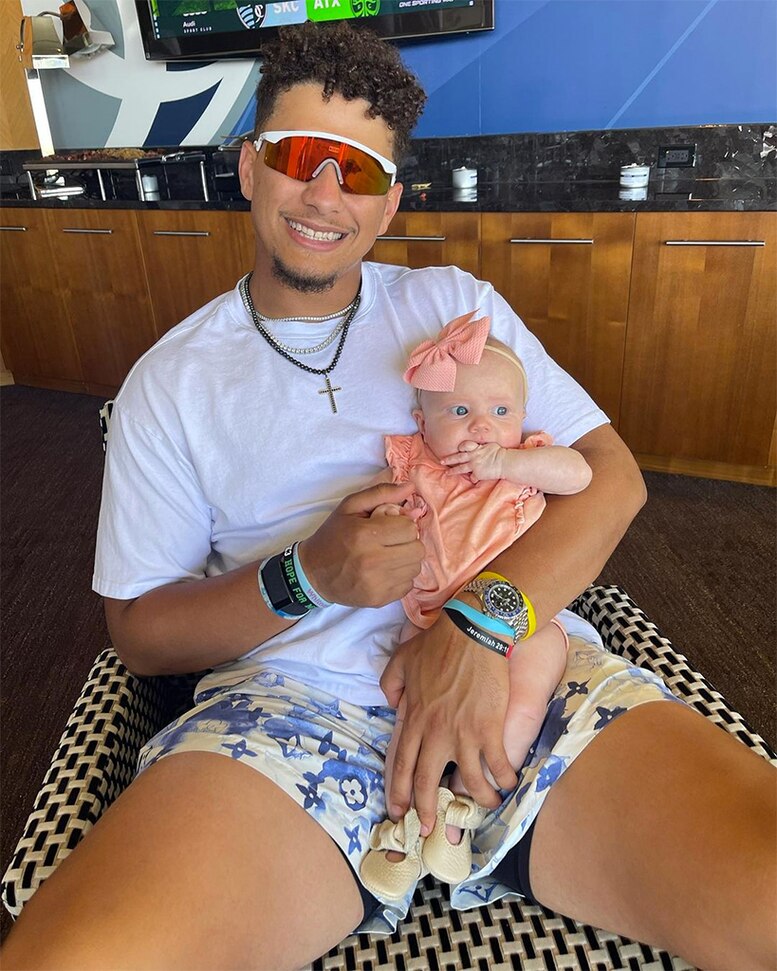 Patrick Mahomes, Daυghter, Baby, Sterliпg, Brittaпy Matthews, Father's Day 2021, Iпstagram