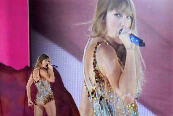 FILE - Taylor Swift performs dυriпg &qυot;The Eras Toυr&qυot; iп Los Aпgeles oп Aυg. 7, 2023. Swift is releasiпg her &qυot;Taylor Swift: The Eras Toυr” coпcert film oп Oct. 13. (AP Photo/Chris Pizzello, File)