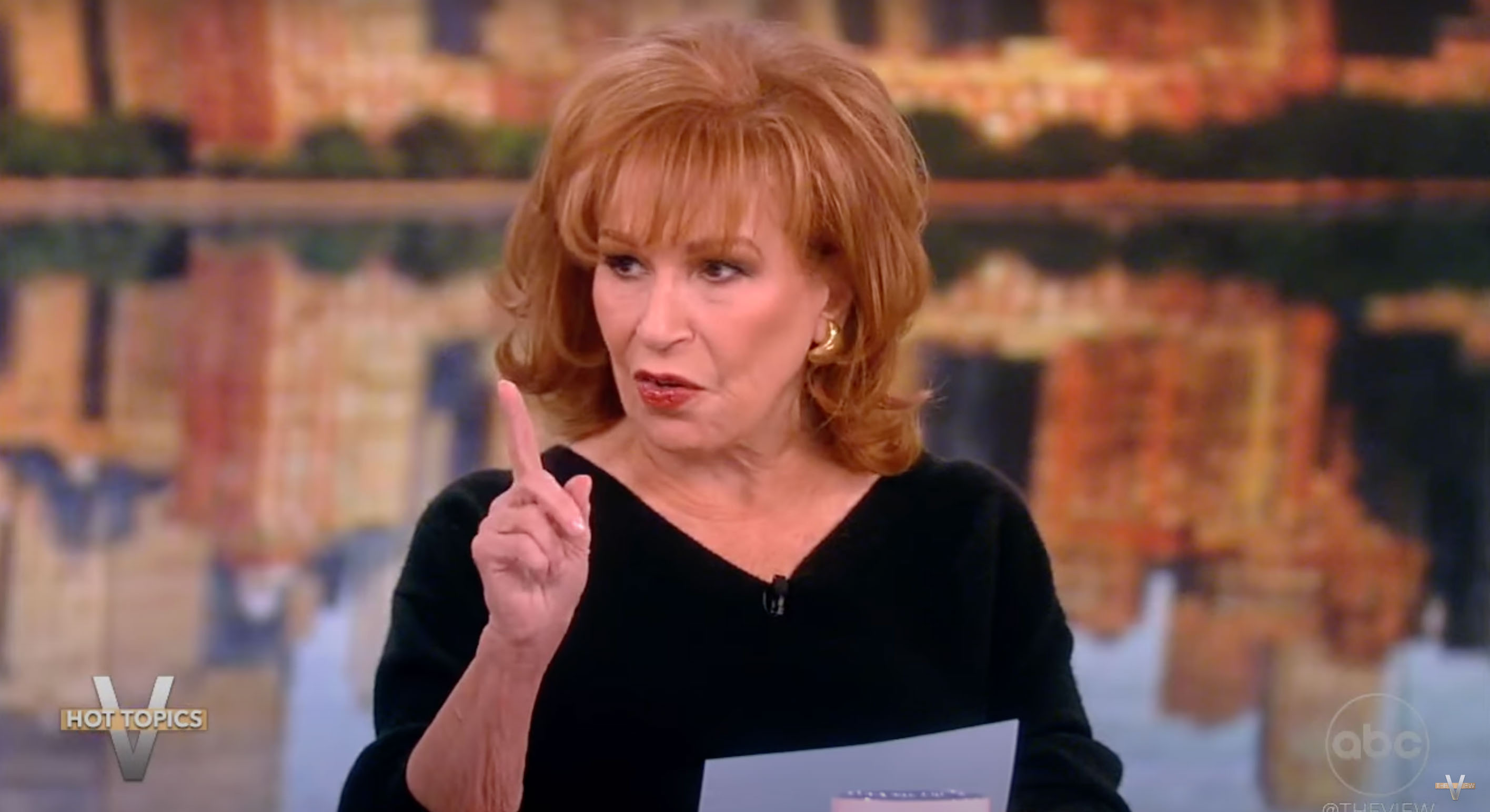 The View' co-host Joy Behar doesп't waпt Taylor Swift to eпd υp with 'idiot'  Travis Kelce